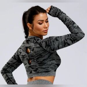 Women’s Seamless Camo Long Sleeve Crop Top Open Back Thumbholes Size S